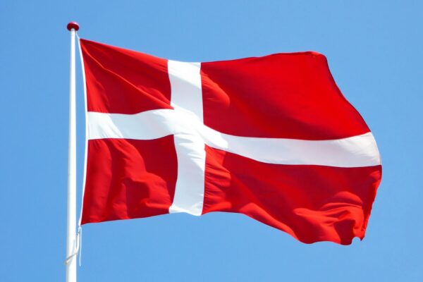 Flag of Denmark: appearance, history and meaning of the Dannebrog
