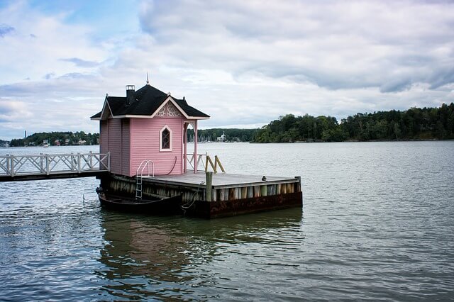 small sauna at the lake