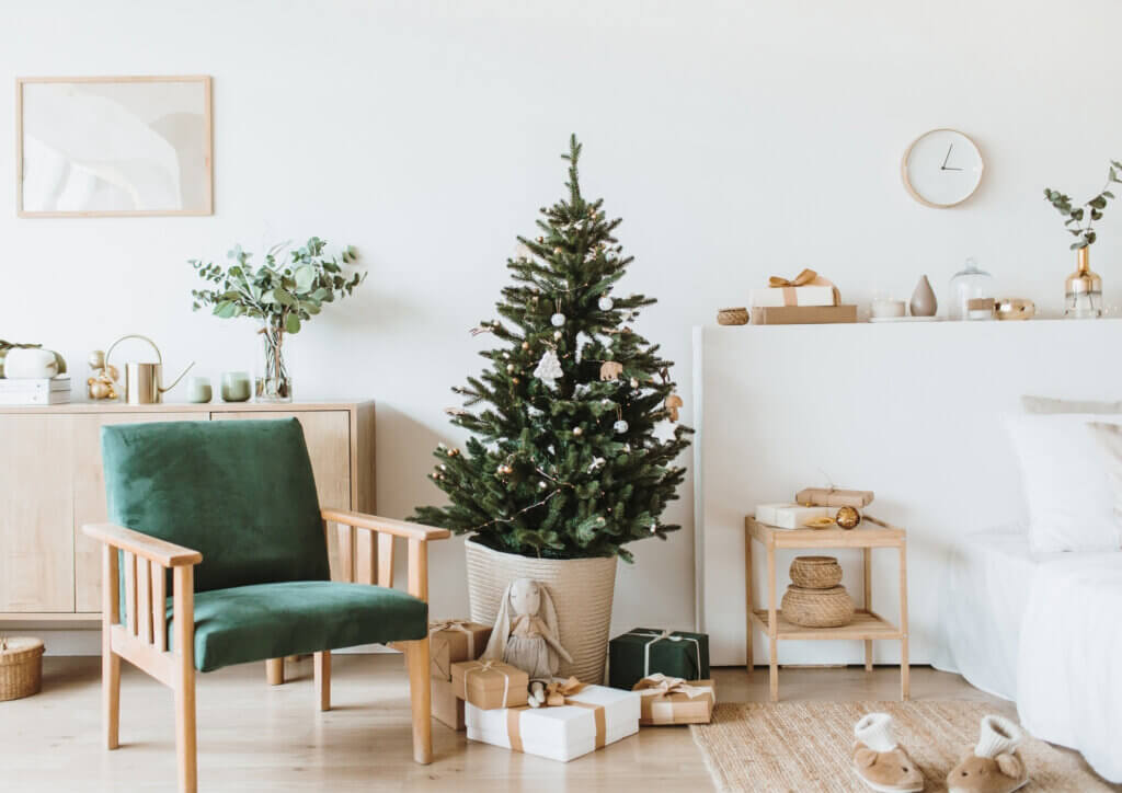 Scandinavian Christmas decorations natural materials