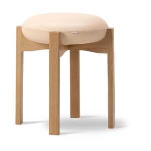 Fredericia Furniture Pioneer low stool Leather Vegeta 90-lacquered oak